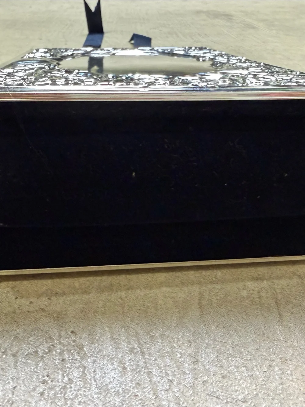 New Lenox ‘Our Family’ Photo Album Silver Tree 4x6 Holds 80 Photos Ribbon Tie
